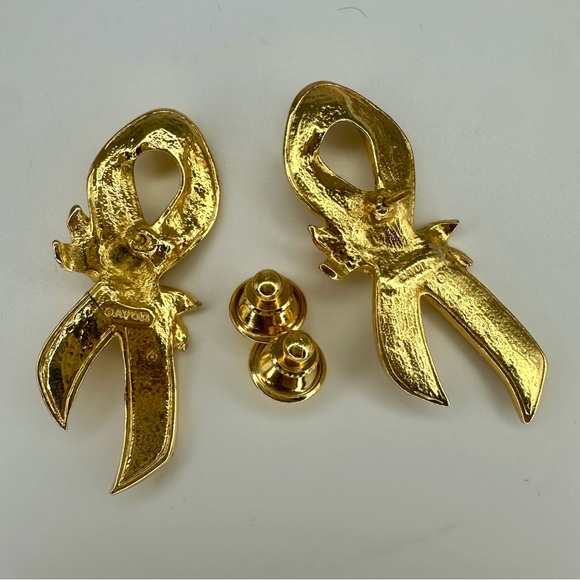 Two 2” Avon Breast Cancer Awareness Pink Ribbon Pins - Picture 4 of 5